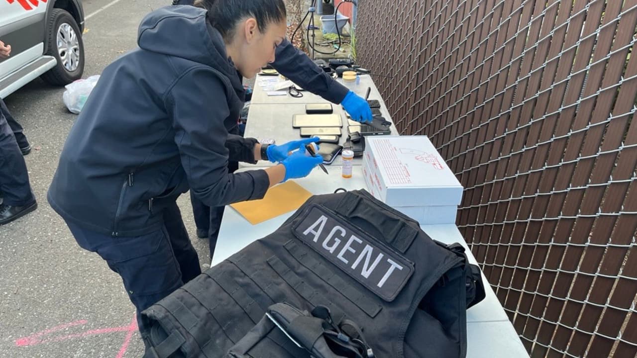 Un lector de placas lleva a la detención de un sujeto que presuntamente se hacía pasar por agente federal