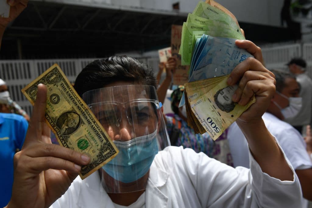 La hiperinflación pulveriza el dinero en Venezuela y los pobres son los que más sufren por la falta de efectivo