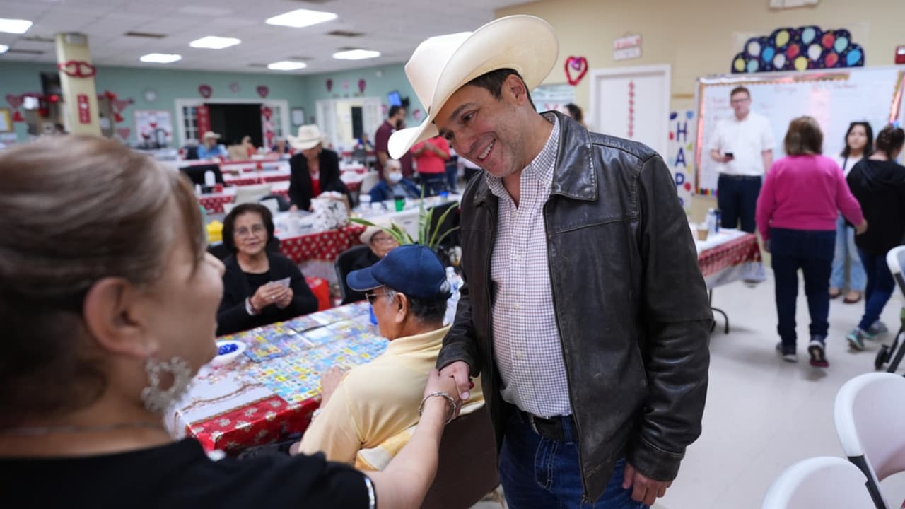 “Sería un honor”: Bobby Pulido recibe casi 1.000 invitaciones a quinceañeras tras comentario de De La Cruz