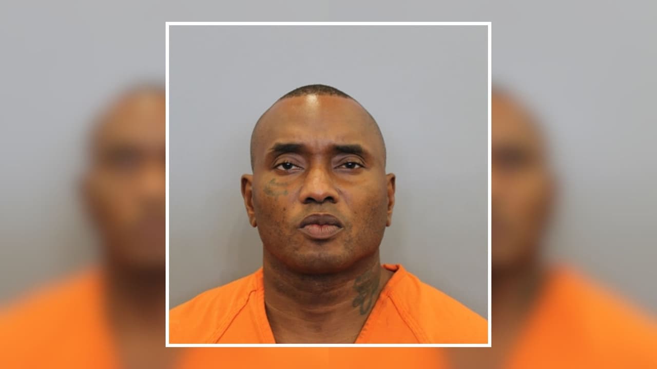 ¿Sabes dónde está?: Lo acusan de asesinar a su pareja sentimental en su propio apartamento de Texas