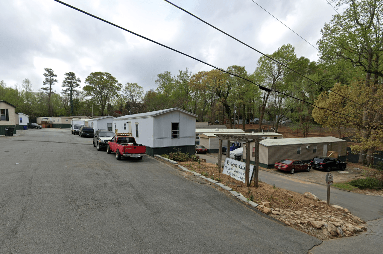 Hispano muere tras ser apuñalado en un parque de casas móviles en Marietta