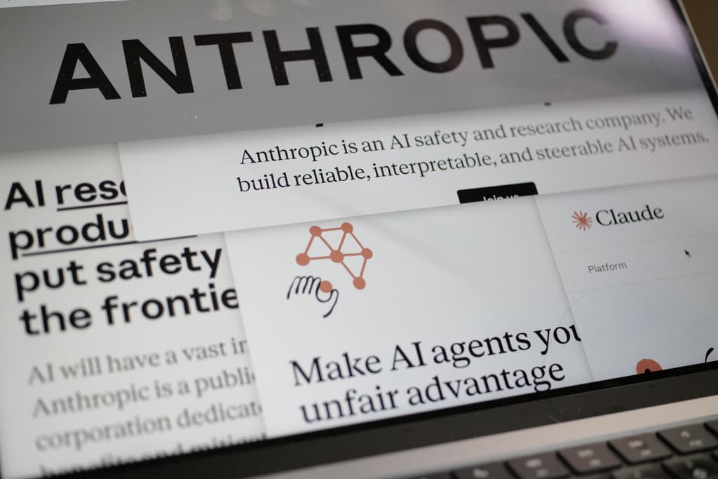 Trump ordena a su gobierno dejar de usar la tecnología de Anthropic, y llama "'woke' de izquierda radical" a la empresa
