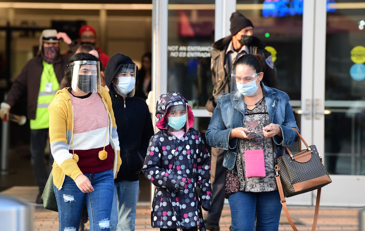 Nueva York elimina el uso obligatorio de mascarillas COVID-19 en hospitales y centros médicos