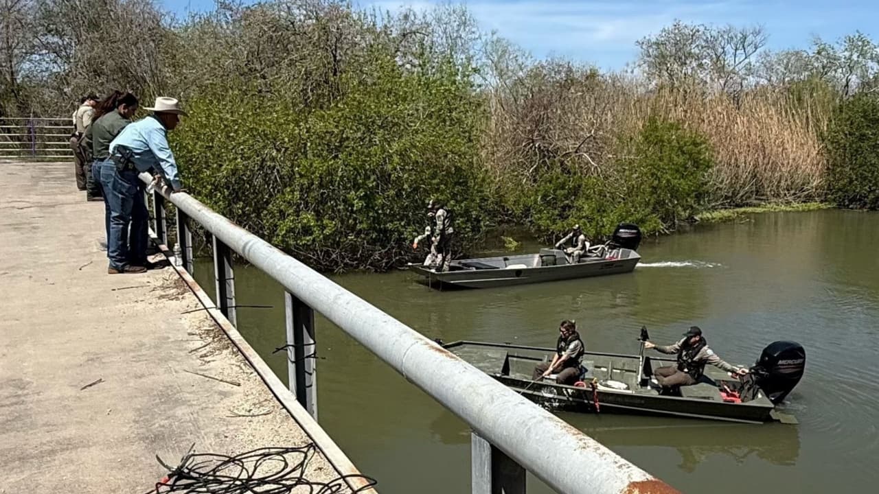 Hallan sin vida a un hombre y a su hijo de 4 años en un bayou de la costa sur de Texas