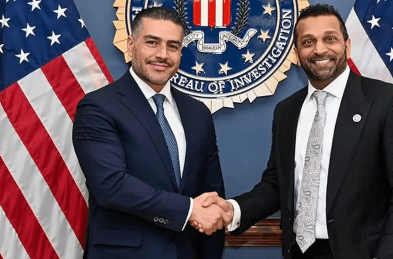 Director del FBI y secretario de Seguridad de México se reúnen para combatir la violencia