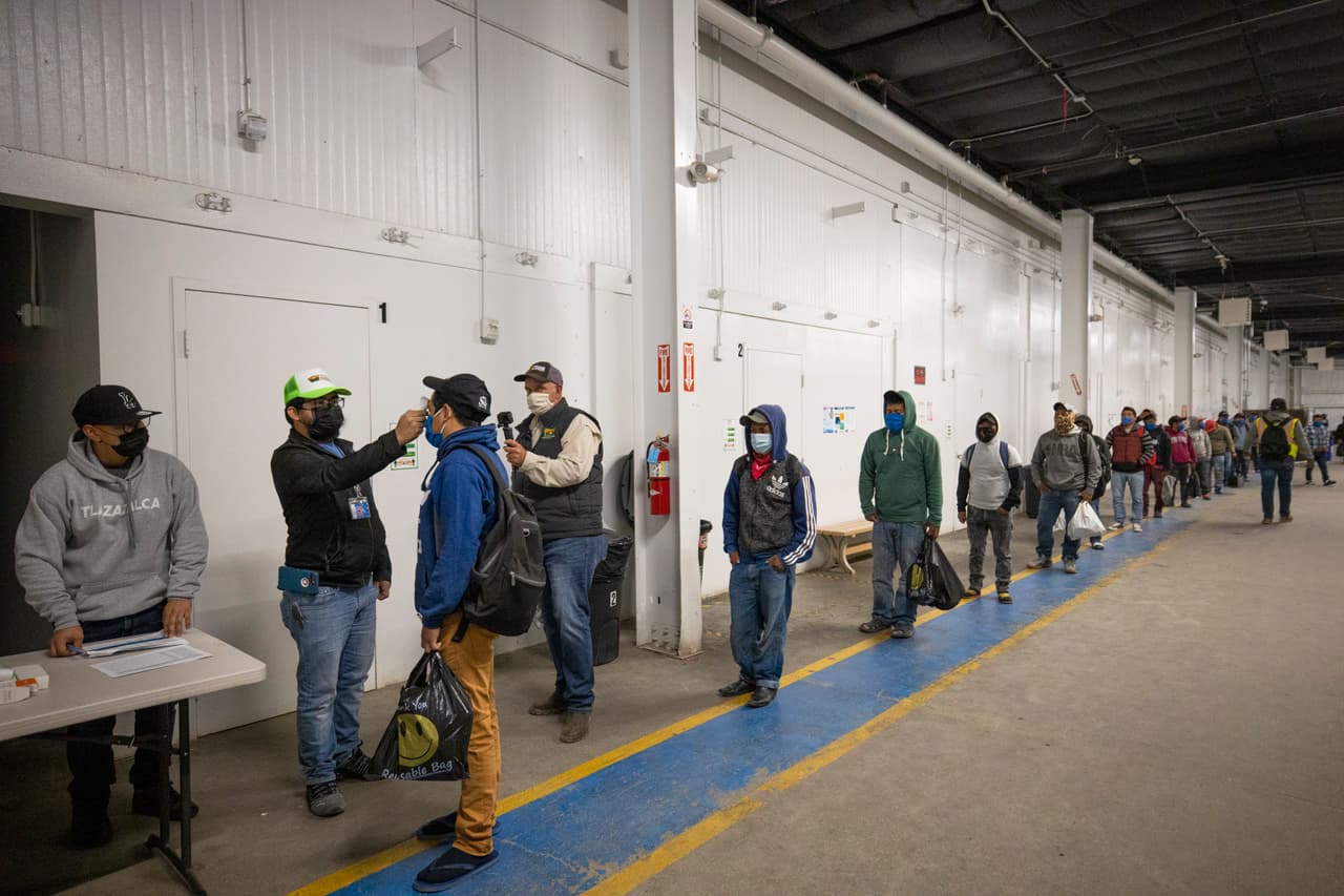 Para revertir ese panorama, el
<b>Consulado de México en Houston</b> inició esta semana la
<b>Semana de Derechos Laborales</b>, una serie de
<b>charlas y asesorías gratuitas</b> para orientar a la comunidad inmigrante.
<br>