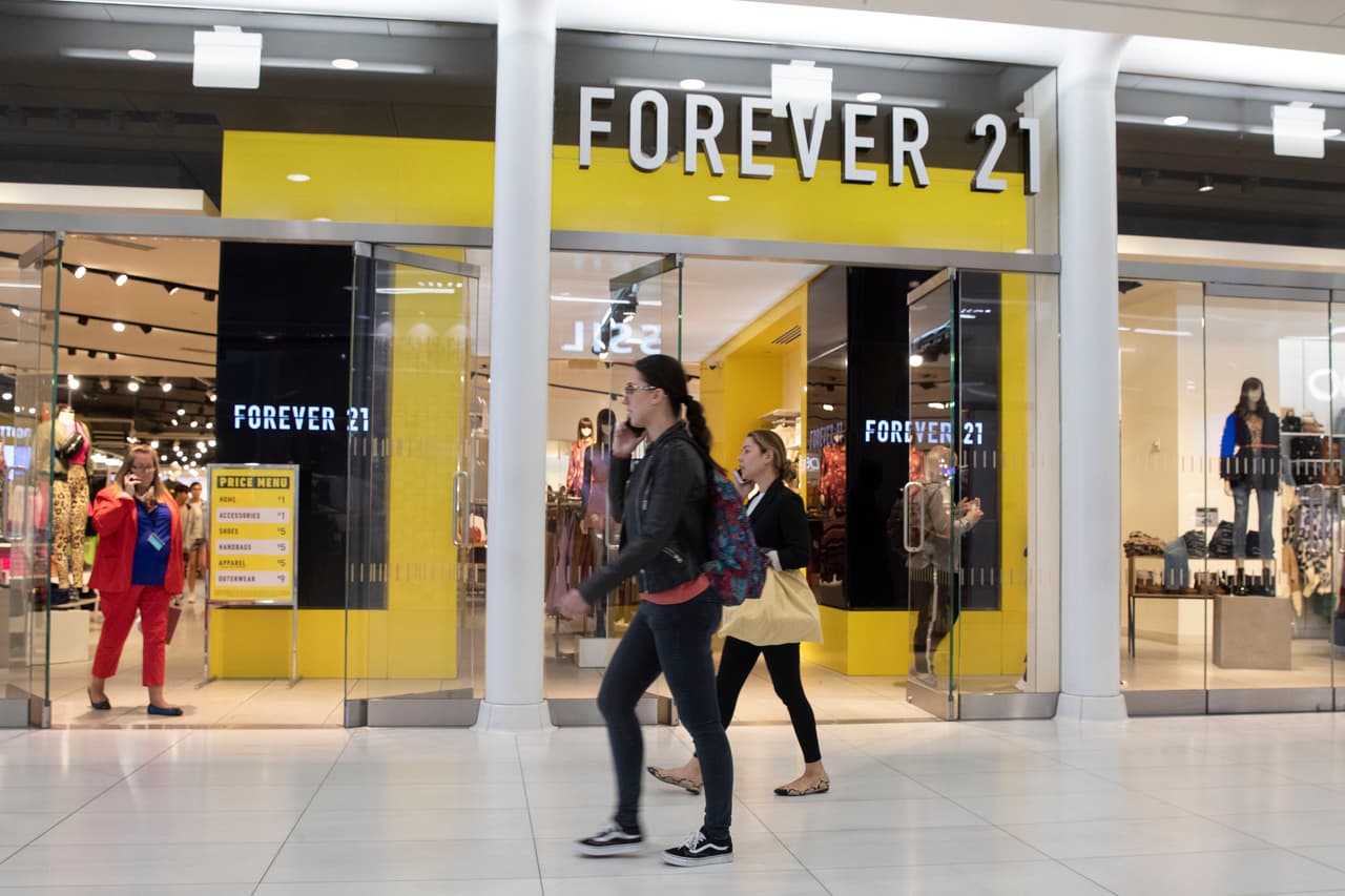 Forever 21 cierra todas sus tiendas en Puerto Rico y líquida mercancía con descuentos