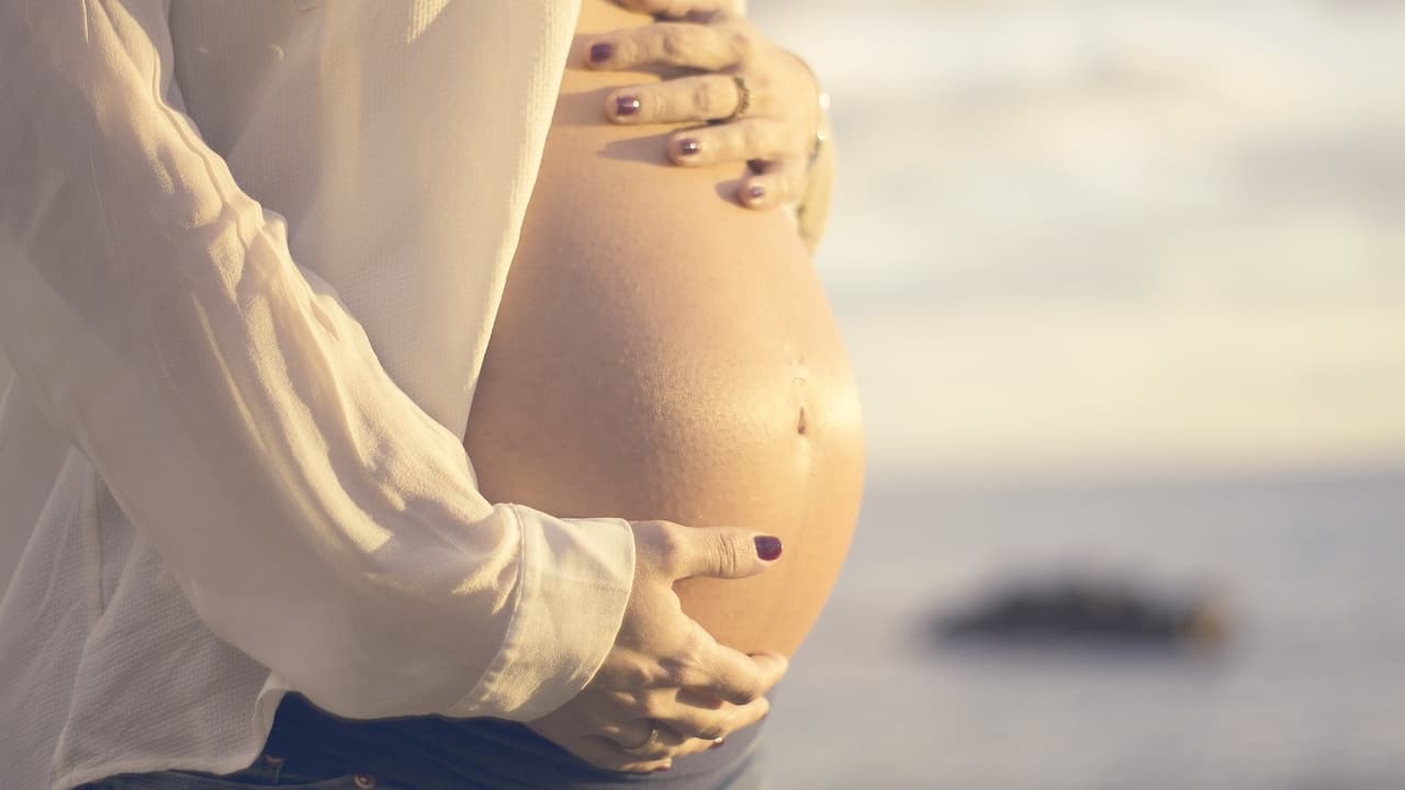 Condenan a hombre por turismo de maternidad en California; decenas de bebés obtuvieron ciudadanía