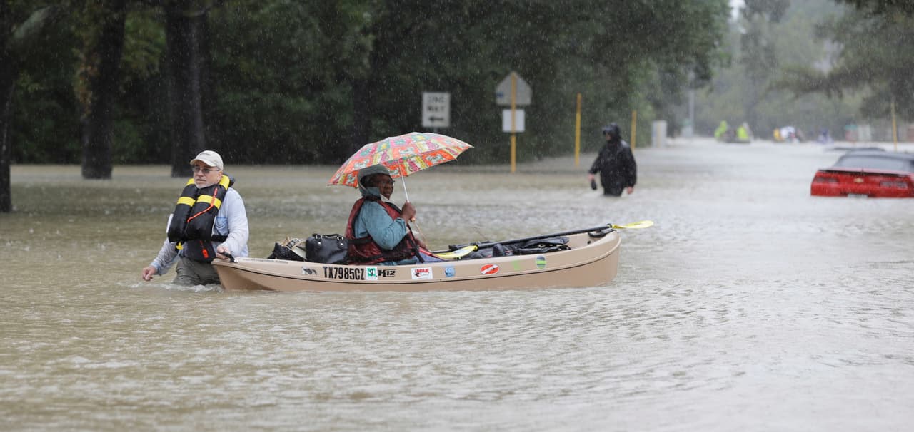 James Gentry, uno de los voluntarios que ayuda a los vecinos a guarecerse en Spring, al norte de Houston.