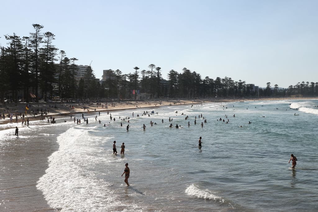 <b>Puesto 13: Manly Beach (Australia)</b>
<br>
<br>Ubicada al borde del Océano Pacífico se encuentra esta playa larga y limpia. Hay senderos para caminar y andar en bicicleta, algunas áreas verdes de césped, así como la playa de arena suave.