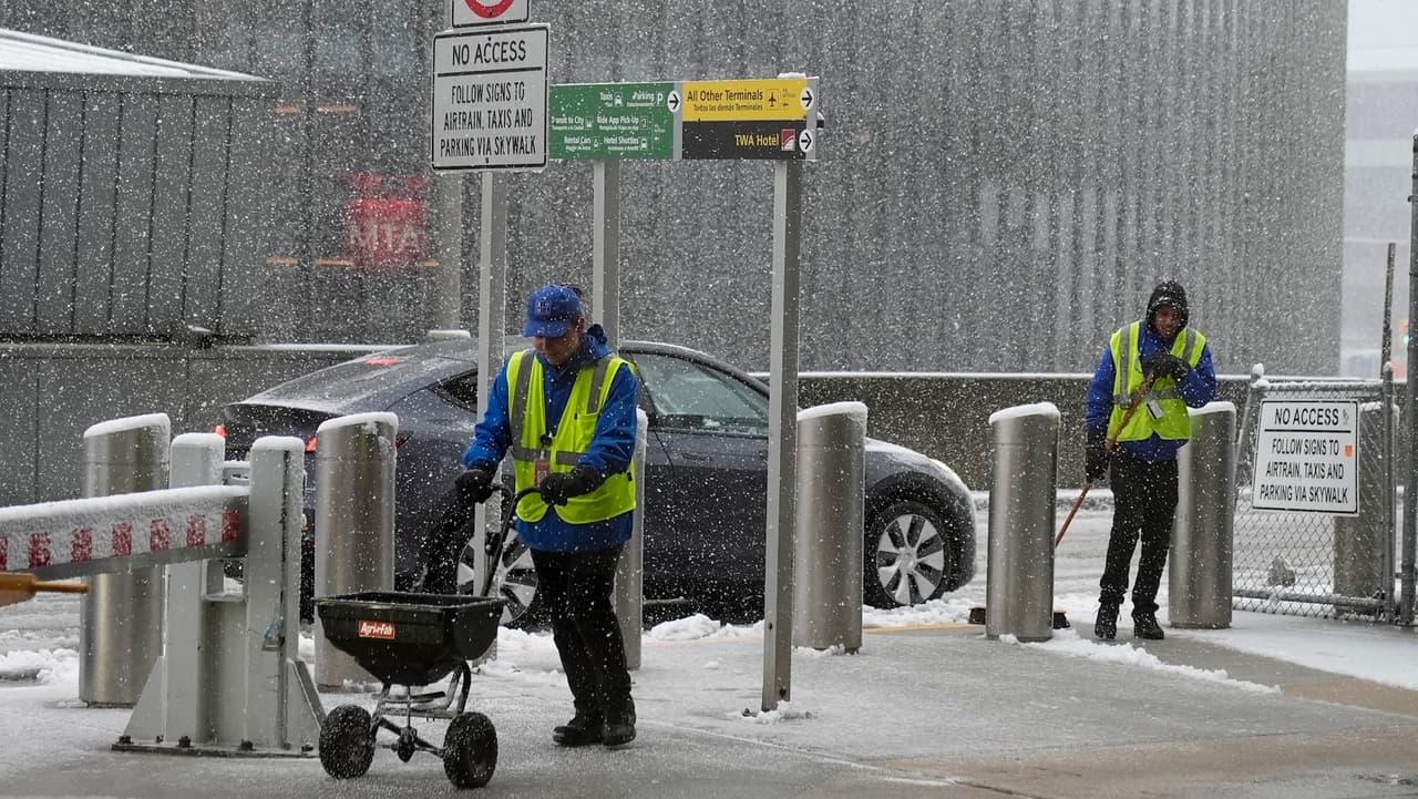 ¿Trabajas al aire libre? Recomendaciones para protegerse del frío extremo en Nueva York