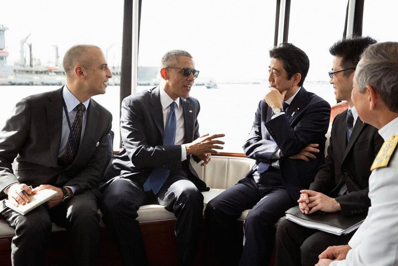 <b>Amigos de</b>
<b>Japón. </b>Durante la visita del primer ministro japonés, Shinzu Abe, a Donald Trump, Pete Souza publicó esta foto y escribió: “Con el primer ministro Abe después de visitar Pearl Harbor en diciembre pasado”.
<br>