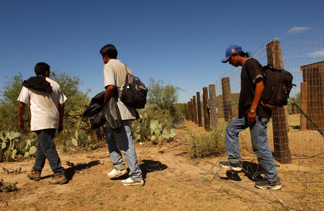 Si un familiar llama diciendo que
<b>está perdido en <a href="https://www.univision.com/local/arizona-ktvw/muertes-desierto-cifras-genero-edad-causas-arizona-sonora" target="_blank">el desierto de Arizona</a></b>,
<b>es fundamental que le pidas:</b> No moverse de ese lugar, conservar la batería del teléfono y
<b>que describa</b>
<b>cómo llegó al sitio </b>del cual está marcando.