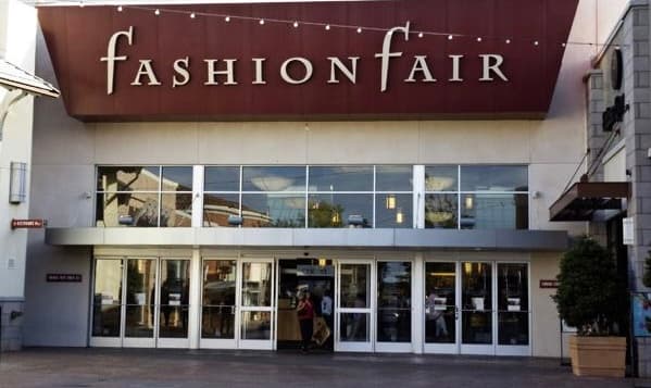Apuñalan a dos menores en pelea en el Fashion Fair de Fresno; hay un detenido