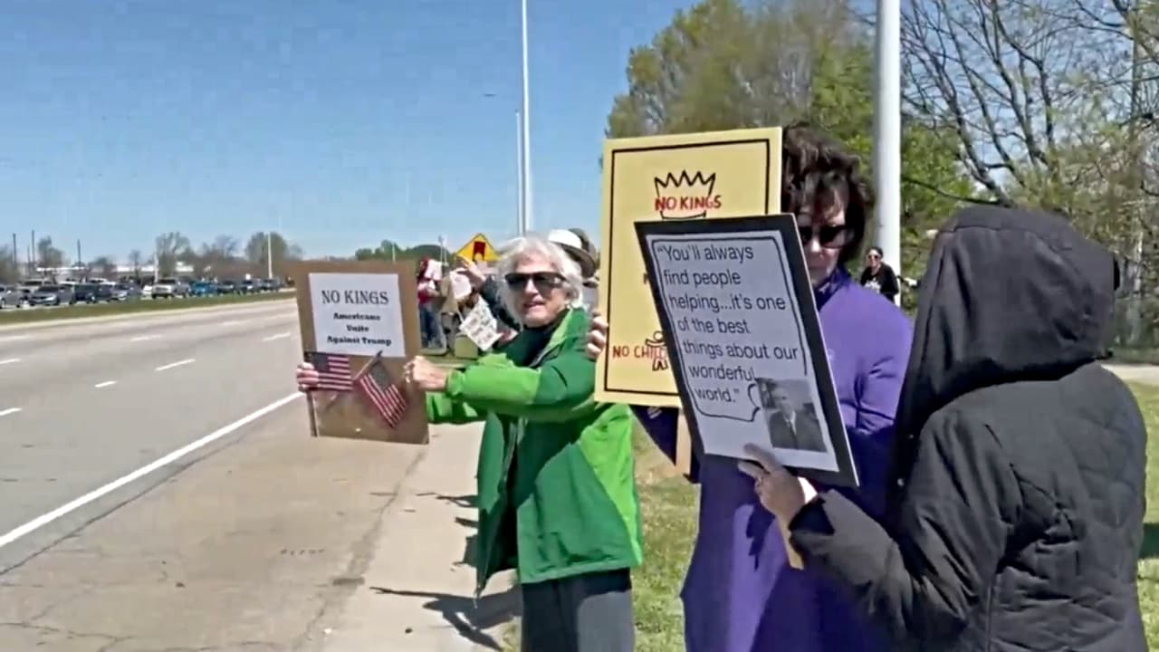 “Las personas tienen miedo”, ‘No Kings Day 3’ moviliza a miles de manifestantes en Raleigh