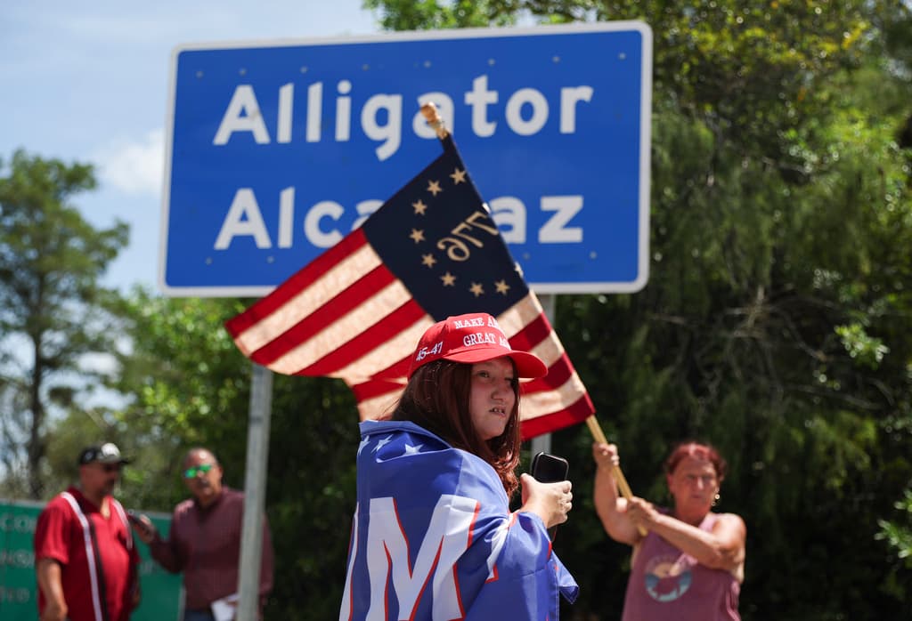 Abogados gratuitos para los detenidos de Alligator Alcatraz en medio de un posible cierre del centro