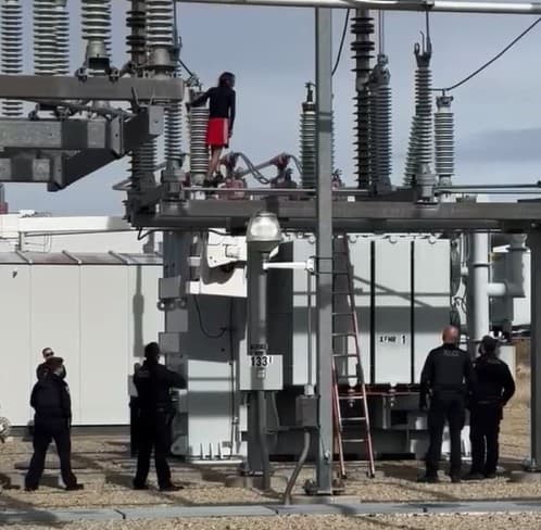 Como consecuencia,
<b>más de 800 hogares quedaron sin electricidad </b>durante alrededor de un par de horas.