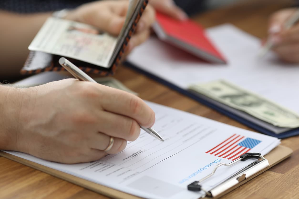 EEUU reembolsará tarifas cobradas por error a ciertos inmigrantes que solicitaron una autorización de empleo