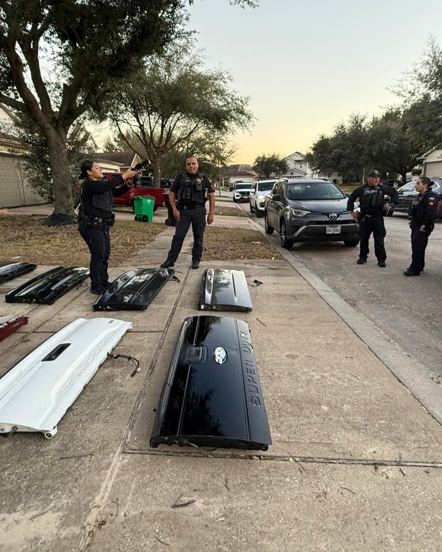 El sargento Pleytez, junto con un grupo de agentes del del Alguacil Mark Herman,
<b>encabezan las labores de investigación</b>.