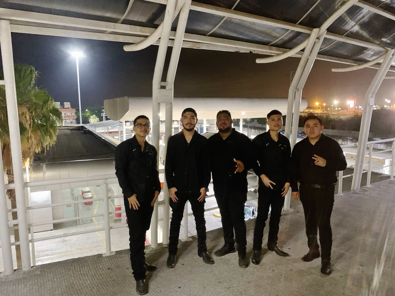 El caso del
<b><a href="https://www.univision.com/local/arizona-ktvw/hallan-cuerpos-calcinados-reynosa-integrantes-desaparecidos-grupo-fugitivo-autoridades-investigan" target="_blank">Grupo Fugitivo</a></b>, desaparecido en Reynosa, Tamaulipas, y cuyos integrantes fueron luego encontrados sin vida, mostró la vulnerabilidad de los músicos, ultimados incluso aunque estuvieran juntos.