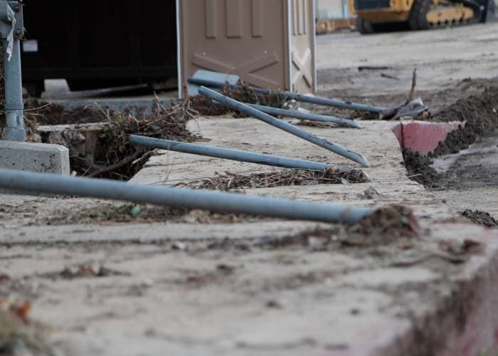 En las calles, queda rastro del fin de semana pasado por agua en estas localidades de Arizona.