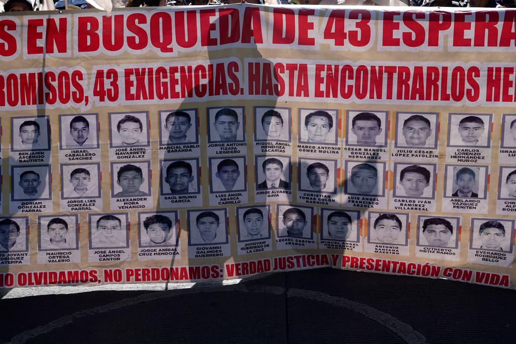 Un juzgado federal libera a ocho militares mexicanos acusados en el caso Ayotzinapa