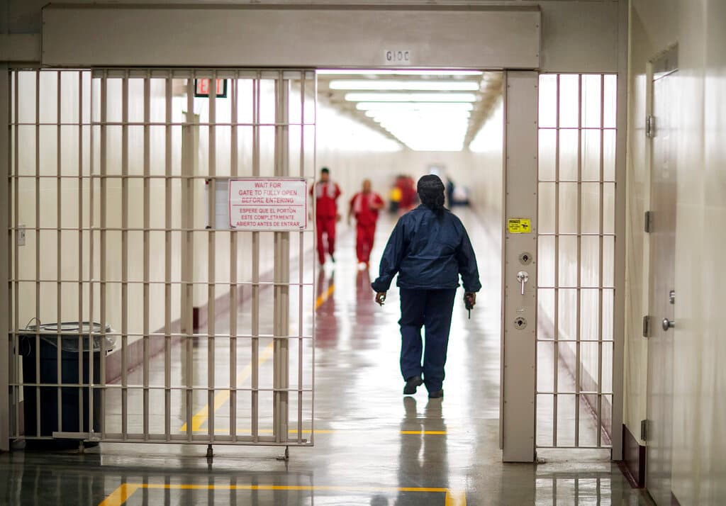 DHS confirma que bodega en Georgia será uno de los ocho mega centros de detención de ICE