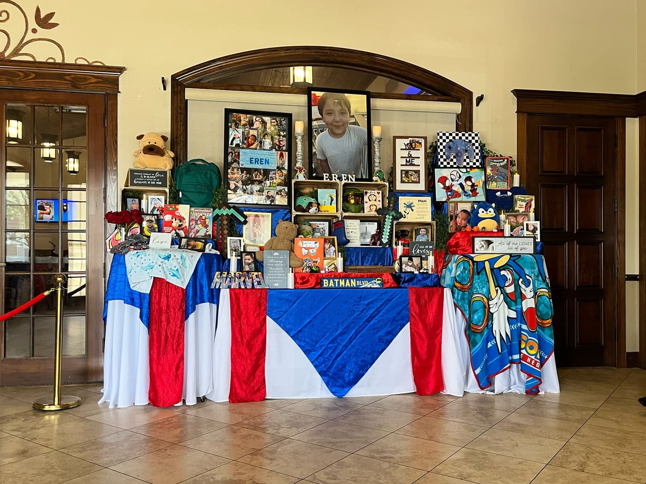 "
<b>Era muy buen amigo. Yo le ayudaba en matemáticas y ciencias. Era un compañero bien bueno</b>", comentó la niña Kim.