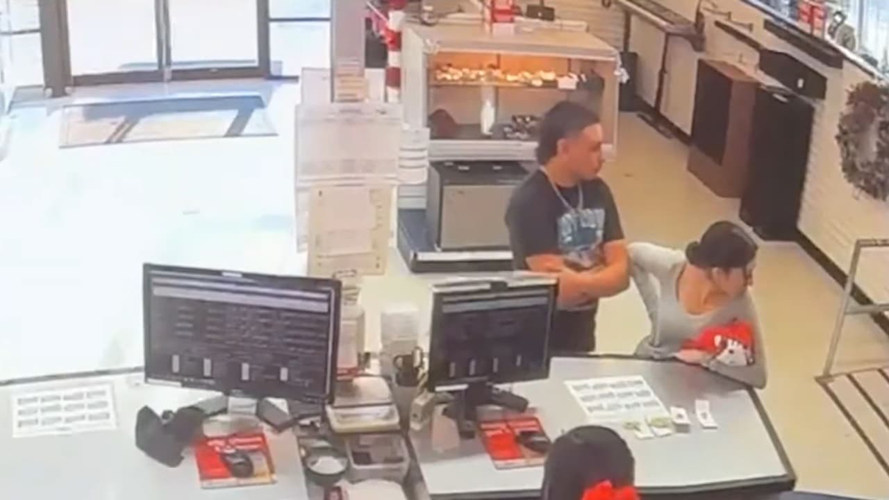 Empleada de casa de empeño confirma venta de anillos de Matthew Guerra ligados a Christopher Preciado