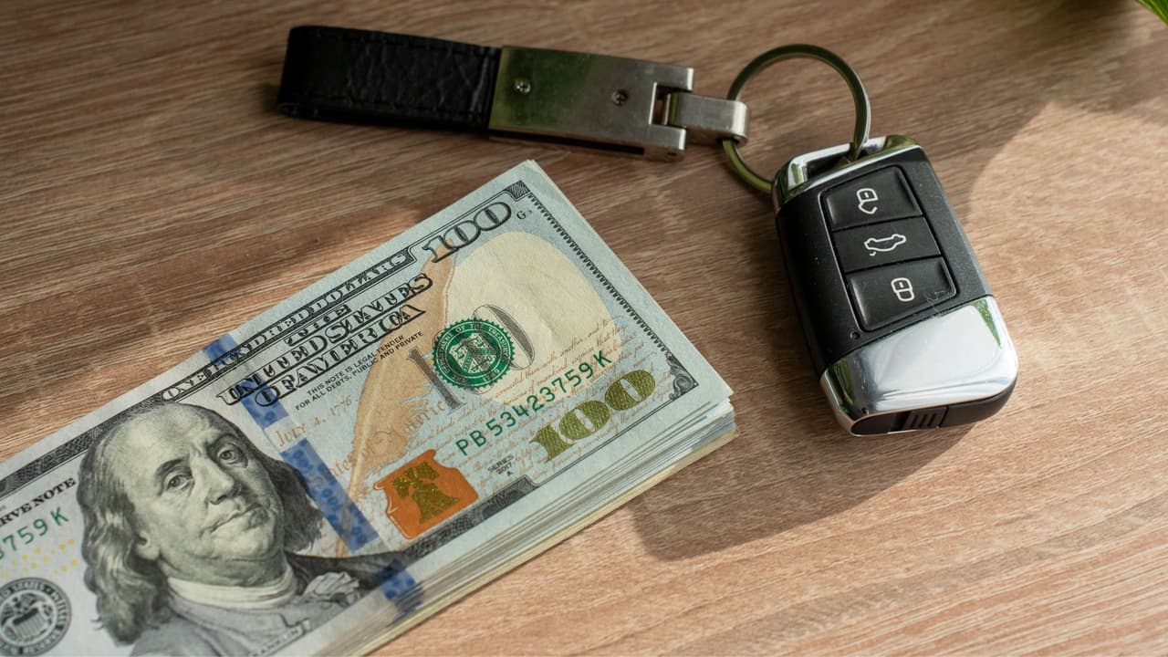 <h3 class="cms-H3-H3">Qué deben saber los clientes con préstamo 🚙</h3> 👉🏻 La bancarrota
<b>no elimina las deudas.</b>
<br>
<a href="https://www.univision.com/local/dallas-kuvn/tricolor-auto-deuda-pagos-clientes-arrestos" target="_blank">Una empresa financiera externa fue autorizada</a> por la corte para administrar los préstamos activos.
<br>Los pagos siguen vigentes y deben realizarse según las instrucciones.
<br>
<b>💡 La recomendación es clara: </b>no dejar de pagar y usar solo los canales formales indicados.