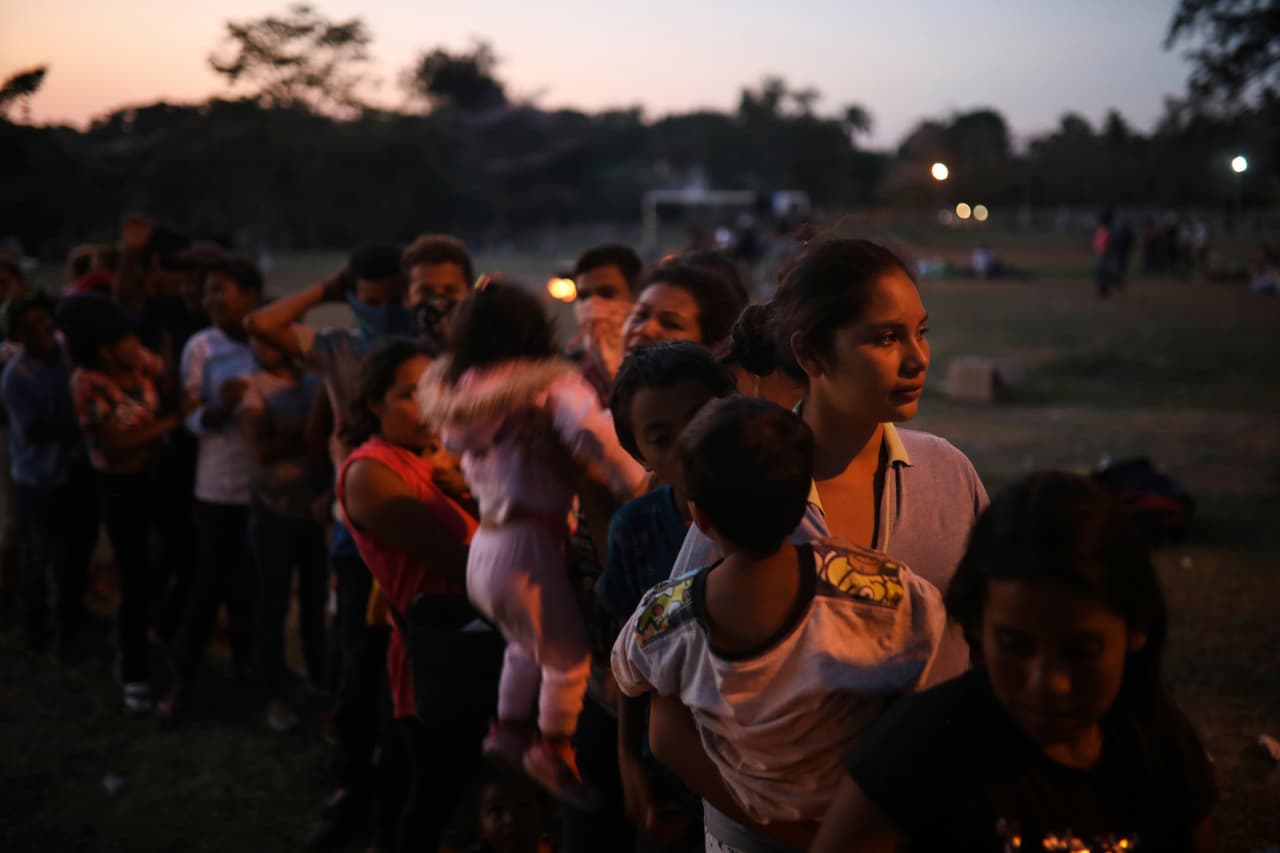La Secretaría de Gobernación y la de Relaciones Exteriores publicaron un comunicado en el que recuerda al presidente estadounidense que la marcha de migrantes se celebra desde 2010 y que solo busca "llamar la atención sobre el fenómeno migratorio y la importancia del respeto a los derechos de los migrantes centroamericanos".