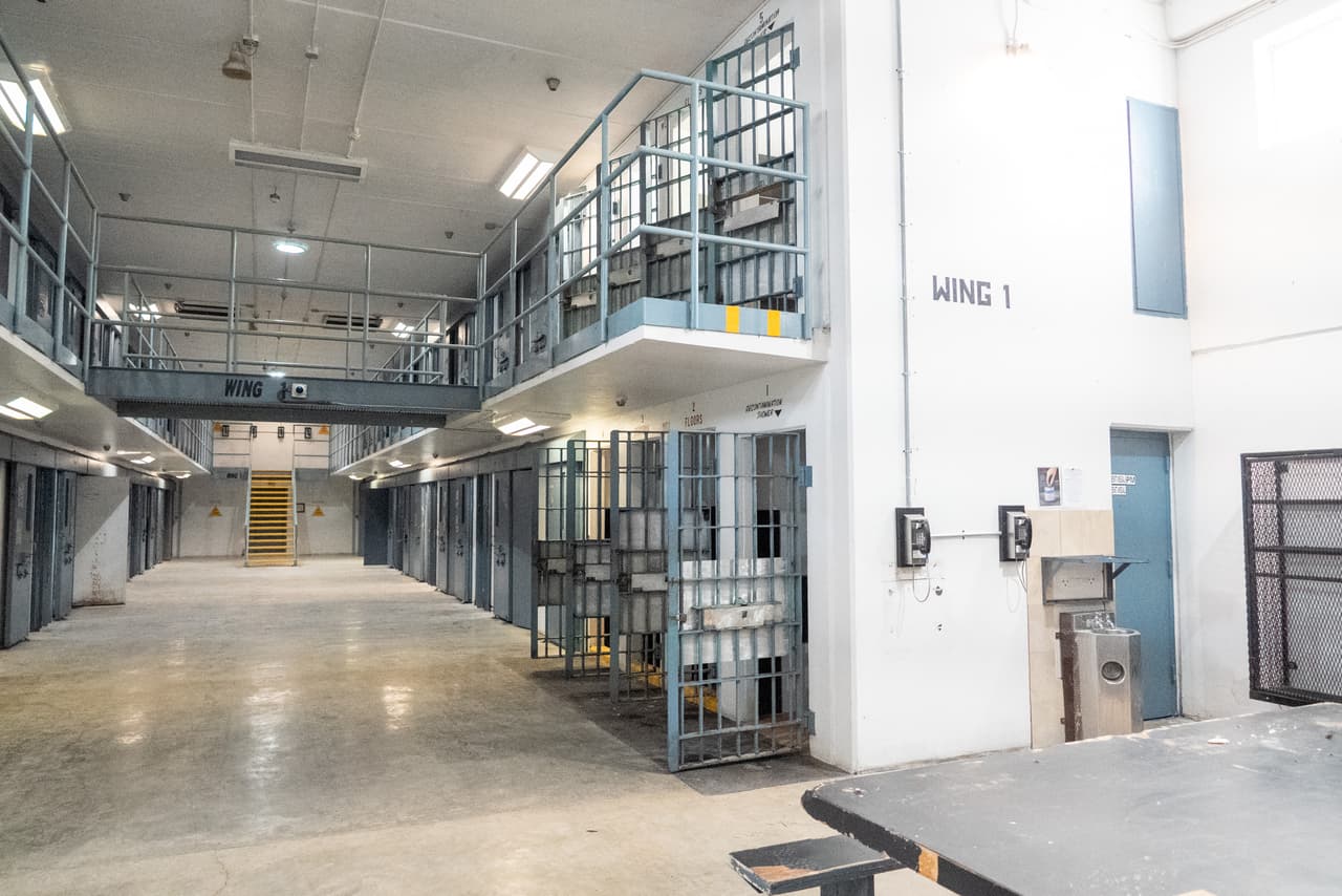 El estado de Florida informó que ya está funcionando la nueva cárcel de migrantes denominada ‘Deportation Depot’ o ‘Depósito de Deportación’, ubicada en el norte del estado.
<br>