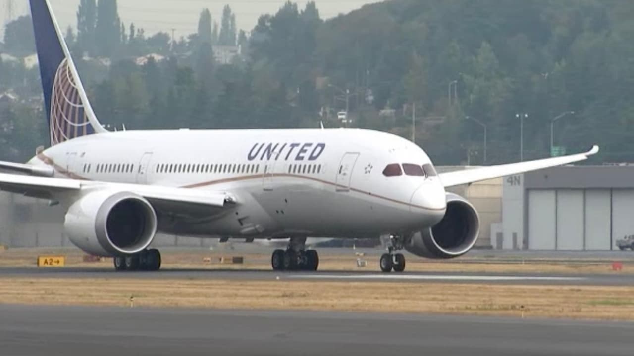 Vuelo de United Airlines presenta una emergencia a bordo y es desviado a San Antonio; esto se sabe