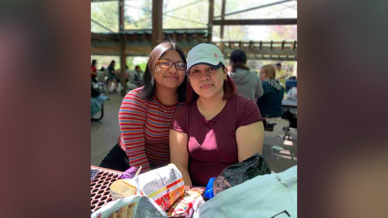 “Ella trabajaba muy duro”: hispana muere aplastada por montacargas y esto hace su hija