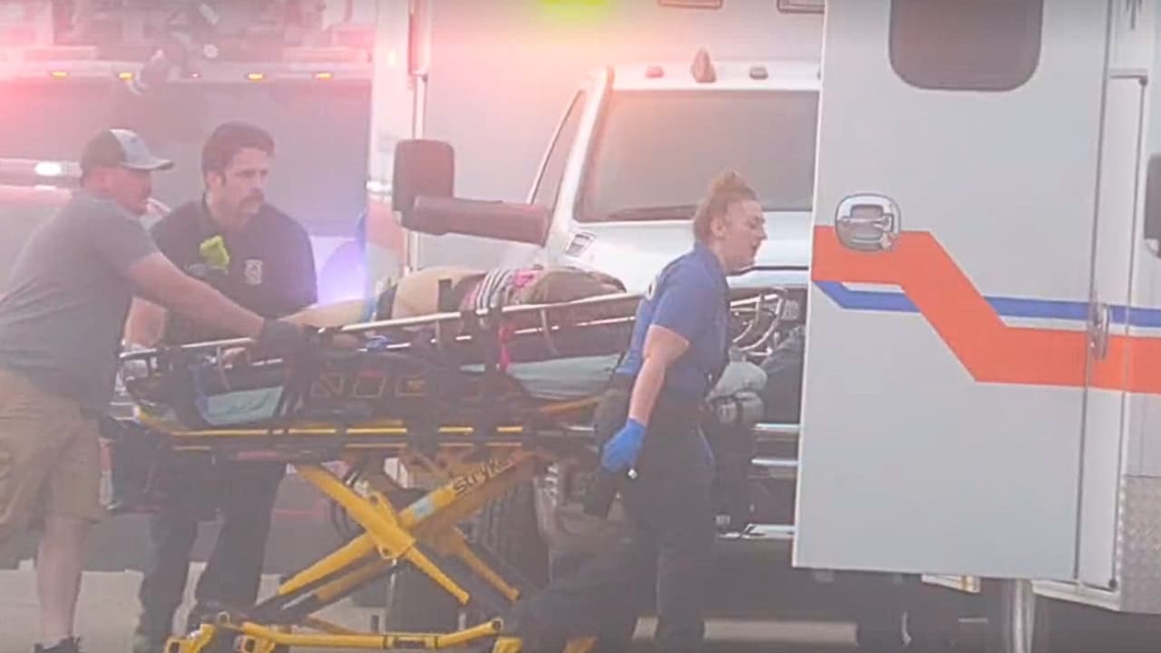 En el vuelo viajaban
<b>ocho personas</b>, entre tripulación naval y civiles. Las labores de rescate permitieron localizar a siete ocupantes, mientras que uno, en principio, fue reportado como desaparecido. El teniente de Fragata, Luis Enrique Castillo Terrones, fue el último en ser reportado como fallecido.
<br>