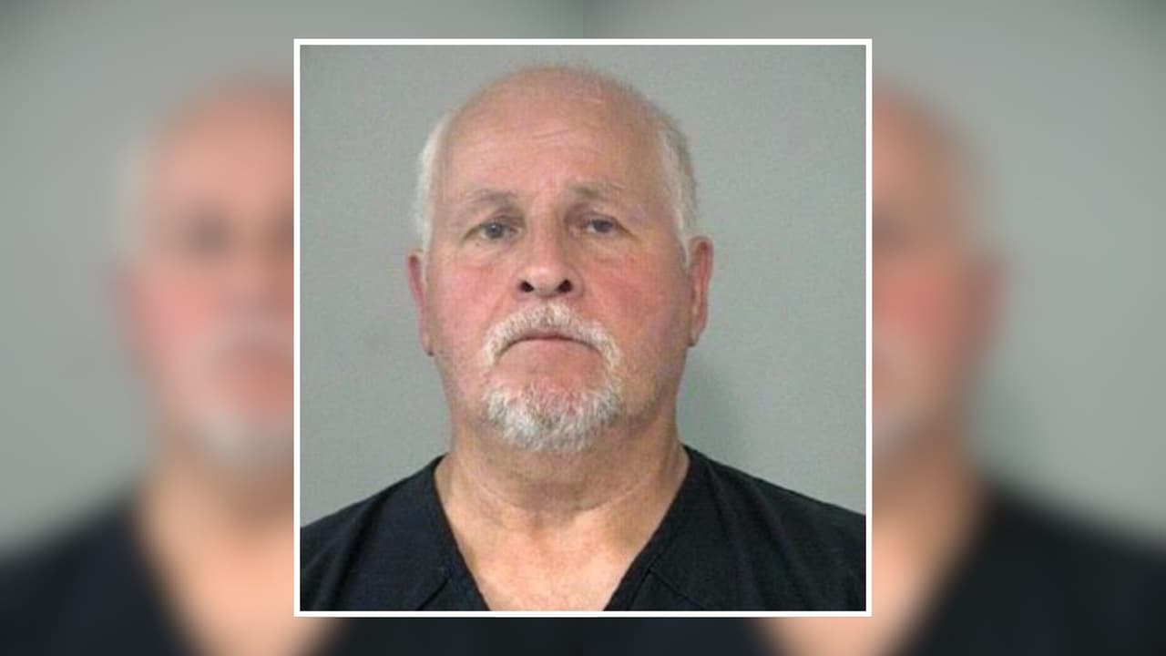 Detienen a hombre de 70 años acusado de intentar subir a una niña a su camioneta en Texas