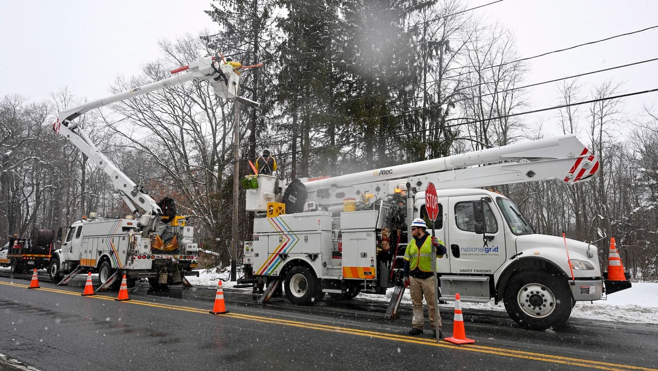 Tormenta provoca apagones dejando a miles sin electricidad en el área triestatal