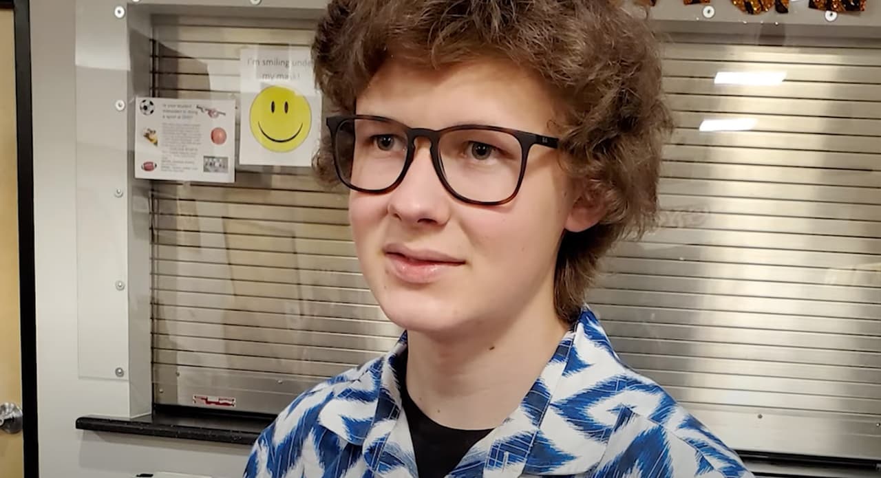 Tras su muerte, los padres descubrieron que un compañero de clase le estaba dando las drogas Percocet y Xanax para que “pudiera dormir mejor”.