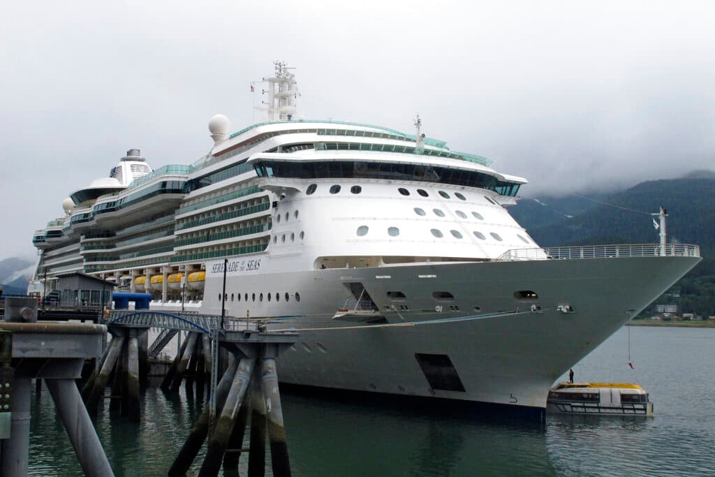 El brote de norovirus a bordo de un crucero de Royal Caribbean que dejó un centenar de contagiados