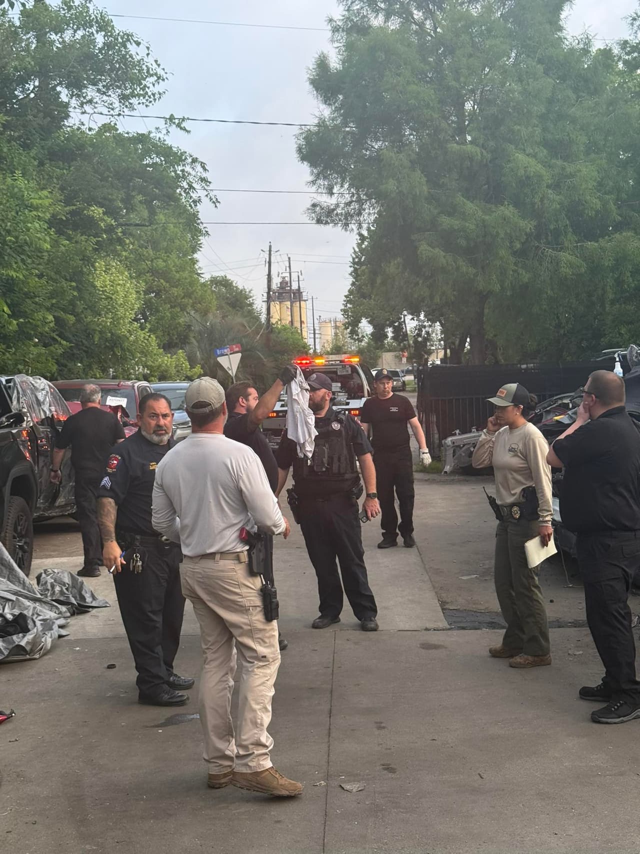 Las autoridades confirmaron que
<b>esta intervención logra interrumpir una red de distribución de vehículos robados que operaba en varios condados aledaños.</b>