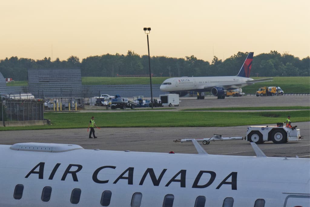 Donald Trump amenaza con bloquear ventas de fabricante canadiense de aviones Bombardier en EEUU