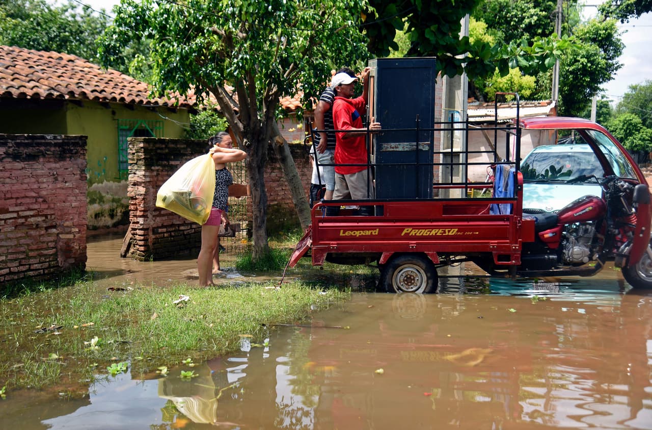 Miles de desplazados por inundaciones en el Cono Sur