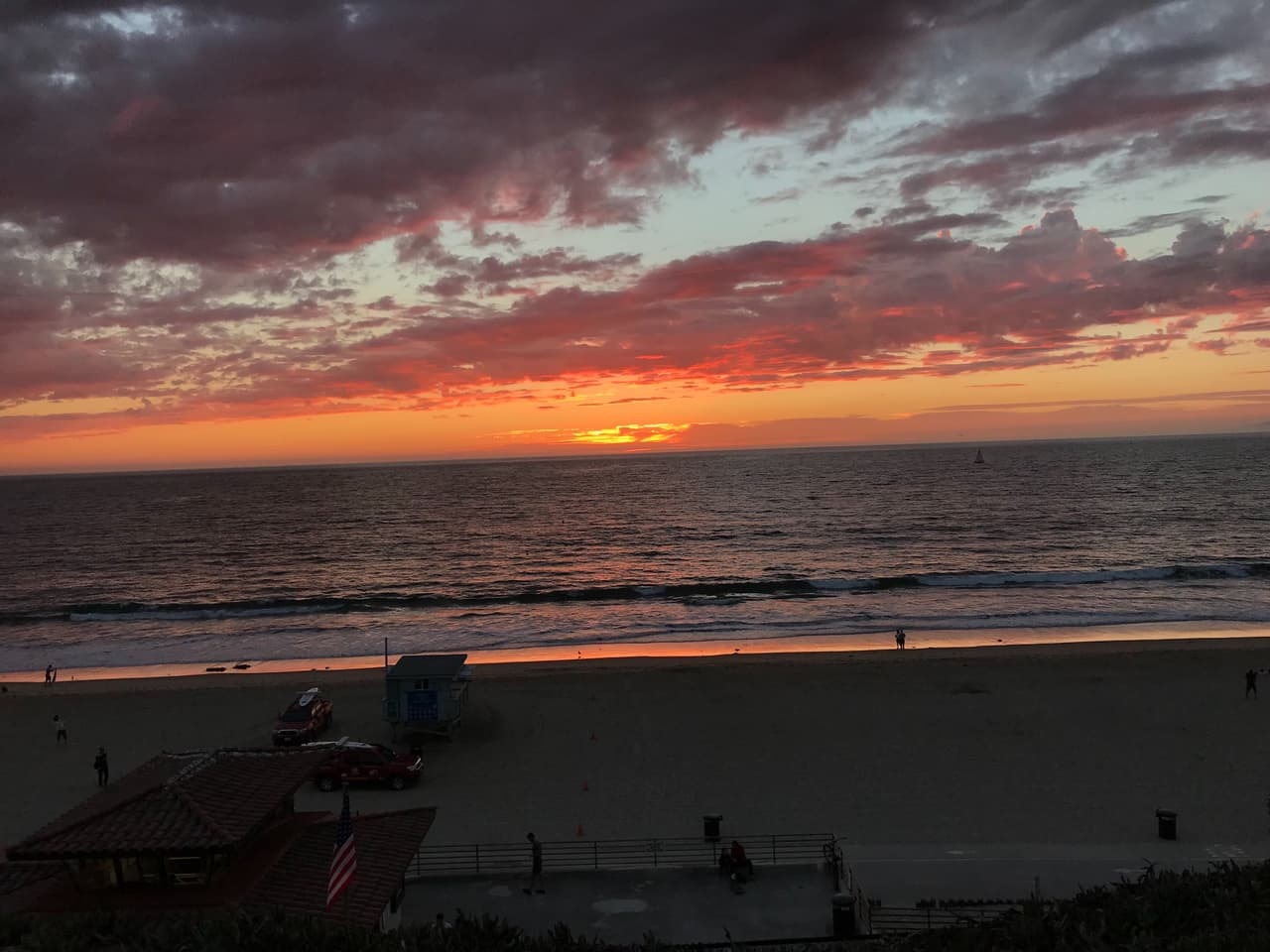 <b>Redondo Beach</b>
<br>En el muelle tienes muy buenas opciones para comer y la gran extensión de la playa de la ciudad de Redondo Beach será un destino con muy buenos recuerdos.