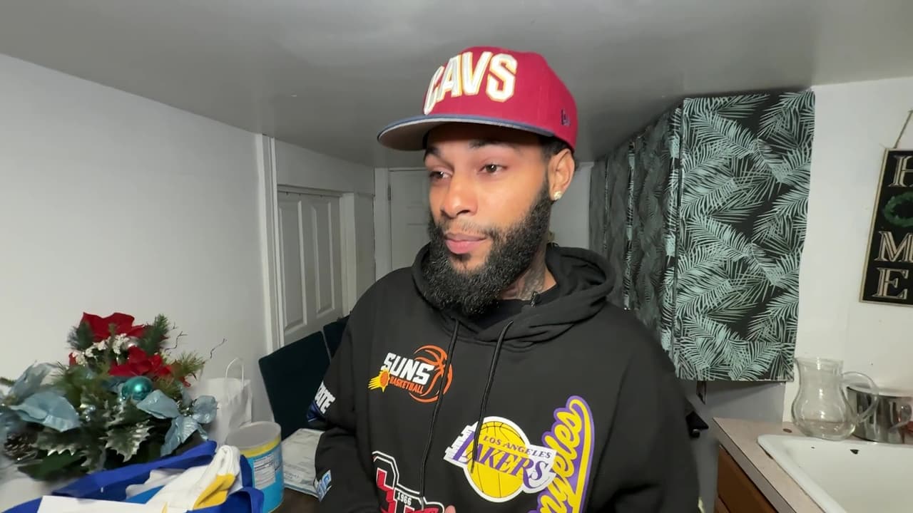 Recordó las palabras de su madre: "Que deje de pasar trabajo en este país, que allá con huevos y arroz blanco se sobrevive y uno es libre y feliz".