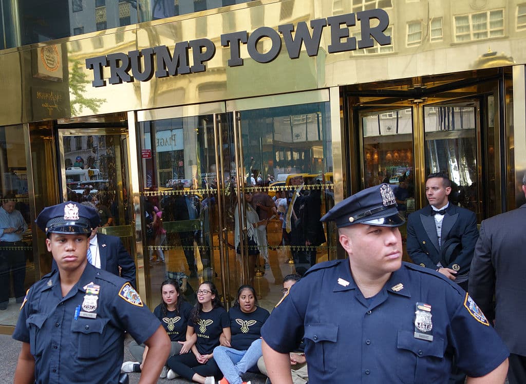 Cuatro mexicanos llevan a juicio a Trump por una supuesta agresión en la campaña de 2015