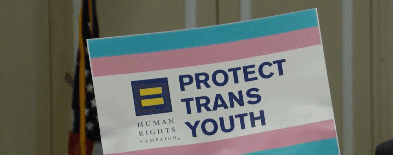 La
<b>Asociación Nacional para el Progreso de las Personas de Color (NAACP)</b> y otras organizaciones de derechos civiles emitieron esta primavera una
<b><a href="https://www.univision.com/local/tampa-wvea/naacp-advertencia-viaje-florida-ataques-ron-desantis" target="_blank">advertencia de viaje a Florida,</a></b> advirtiendo que las leyes y políticas aprobadas hace poco son abiertamente hostiles hacia los afroestadounidenses, miembros de minorías étnicas y de la comunidad LGBTQ+.