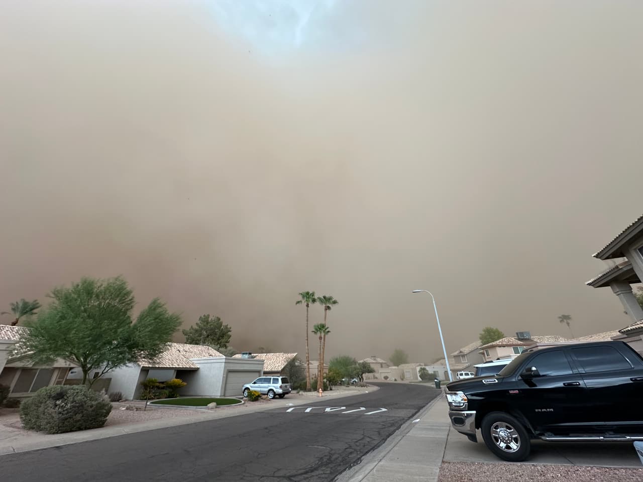 Es por eso que es fundamental
<b>mantenerse atento a las recomendaciones de las autoridades</b> y toda actualización.
