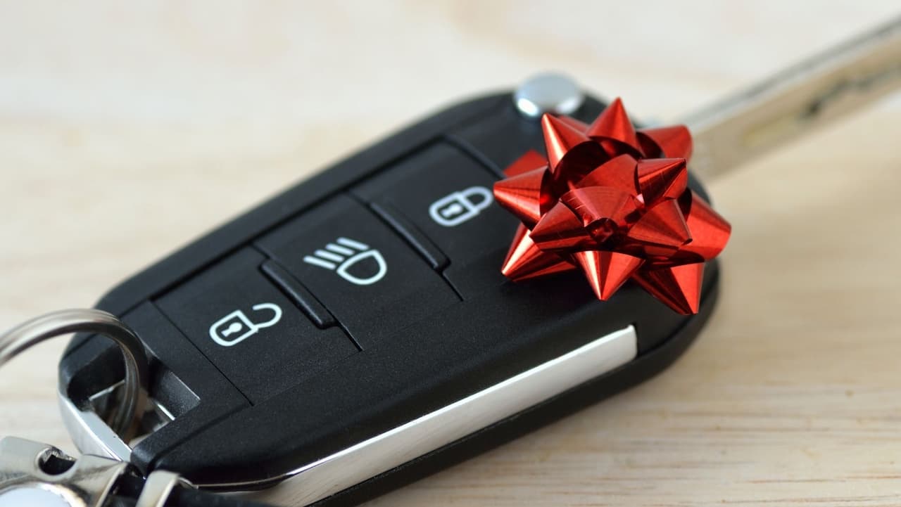 En muchos casos, los consumidores están encontrando productos alternativos o postergando la compra de bienes más grandes, algunos están retrasando un gran compra, como un automóvil, debido a los precios más altos.