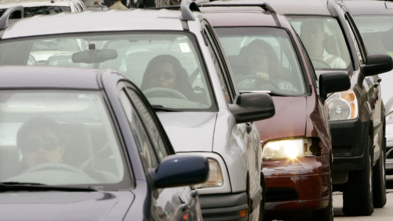 Identifican a padre e hija de 8 años como las víctimas mortales de múltiple accidente de tráfico