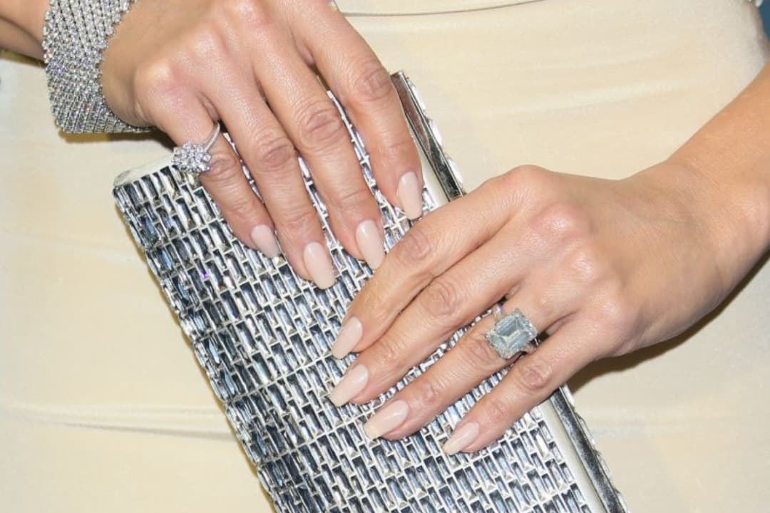 Quién tiene derecho a quedarse con el anillo de compromiso cuando una pareja rompe la relación